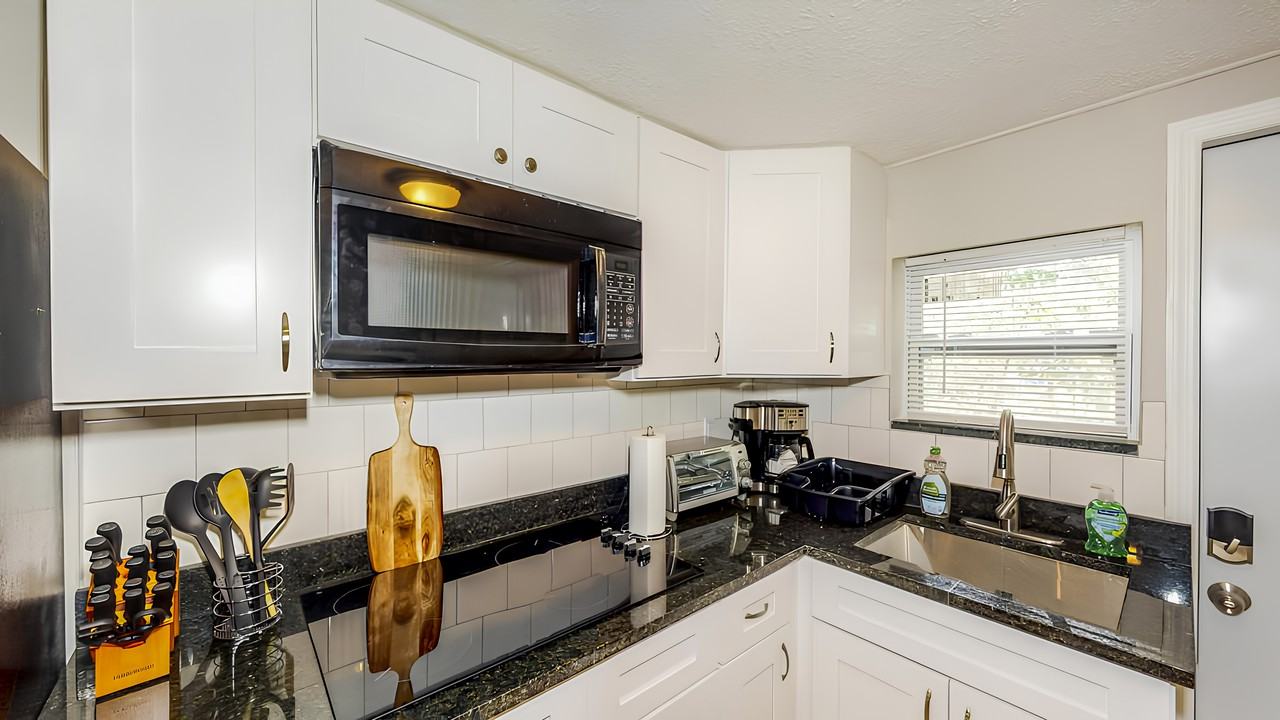 E Fern St - Photo 3 of 23