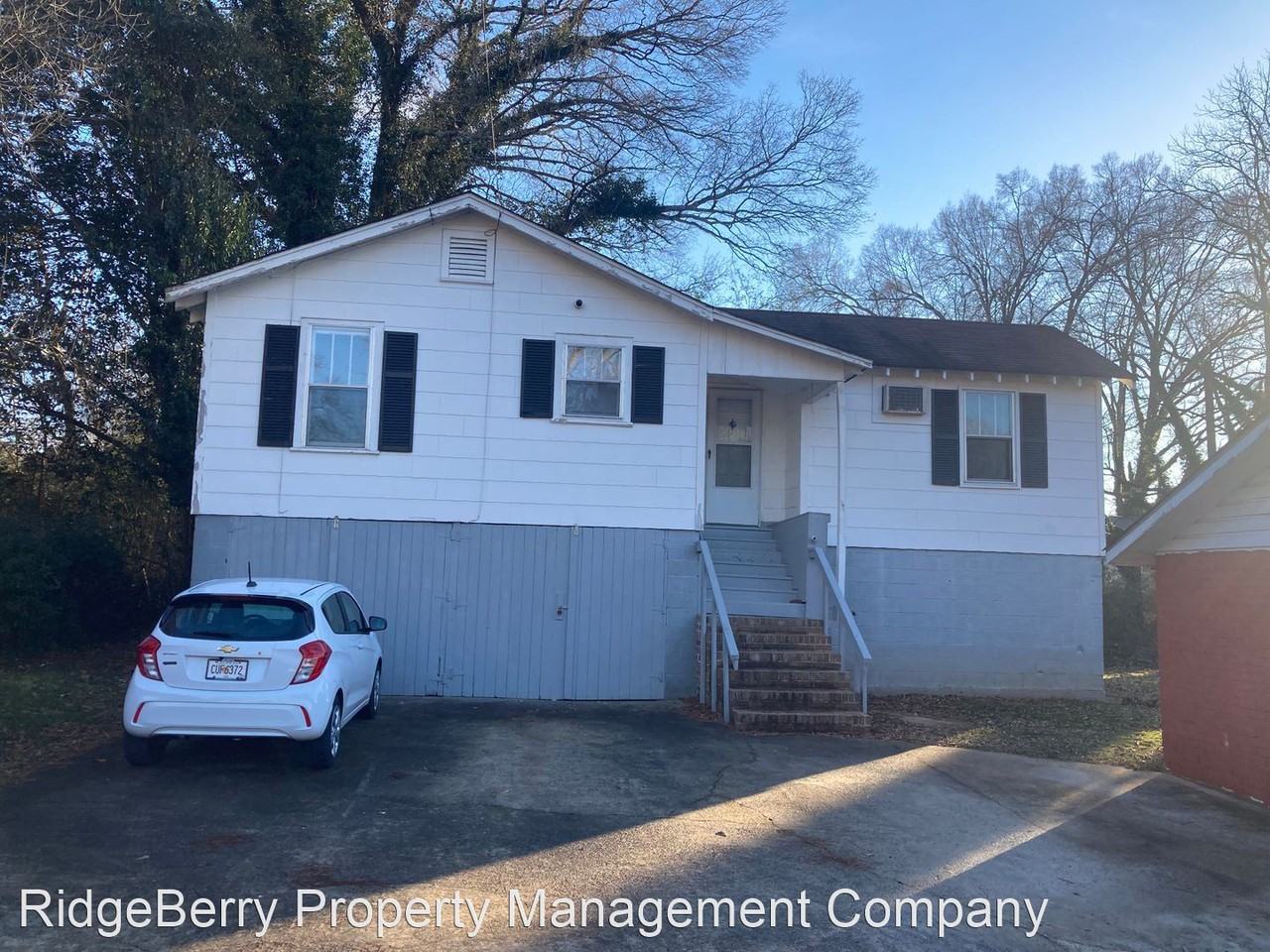 103 Hooper Ave SE - Photo 2 of 19