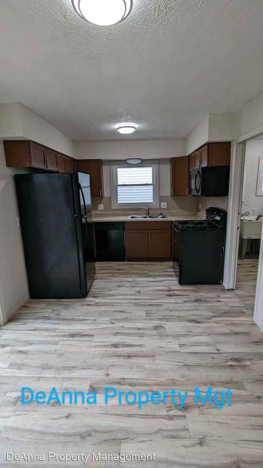 2900-2902 Forest Lane - Photo 2 of 9