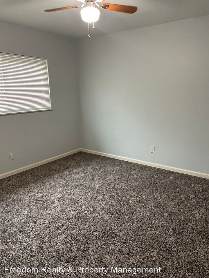 613 Sanford Dr - Photo 3 of 12