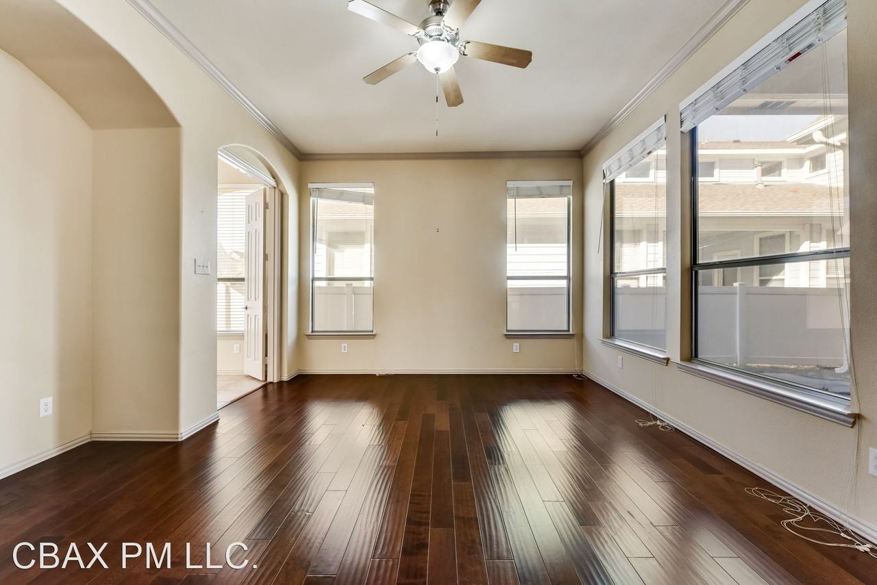 1152 Spanish Moss Dr - Photo 3 of 18