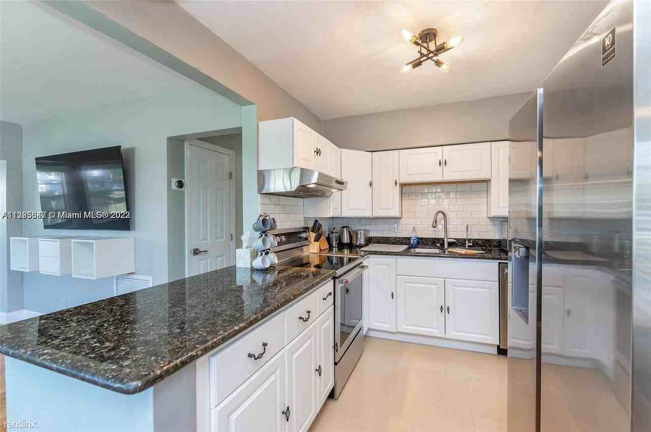412 Sw 16th Ct - Photo 2 of 19