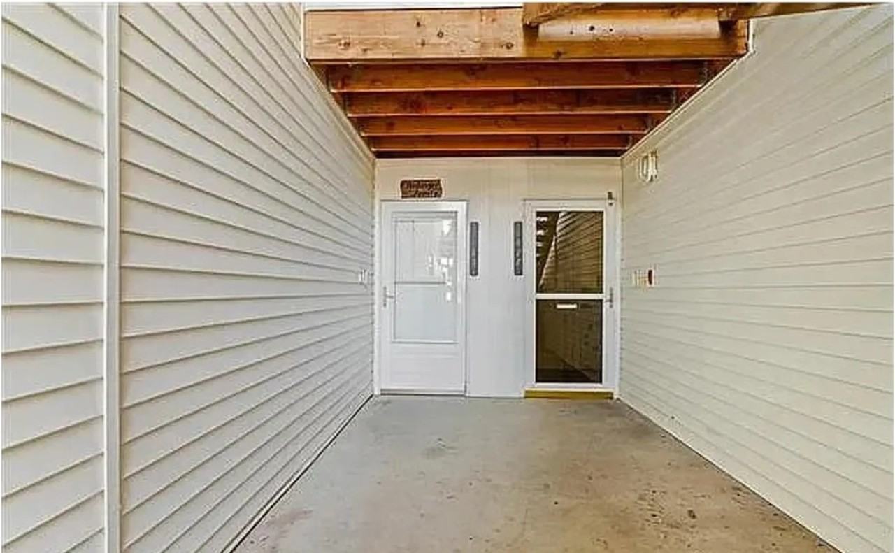 2483 Ne 68th St - Photo 2 of 21