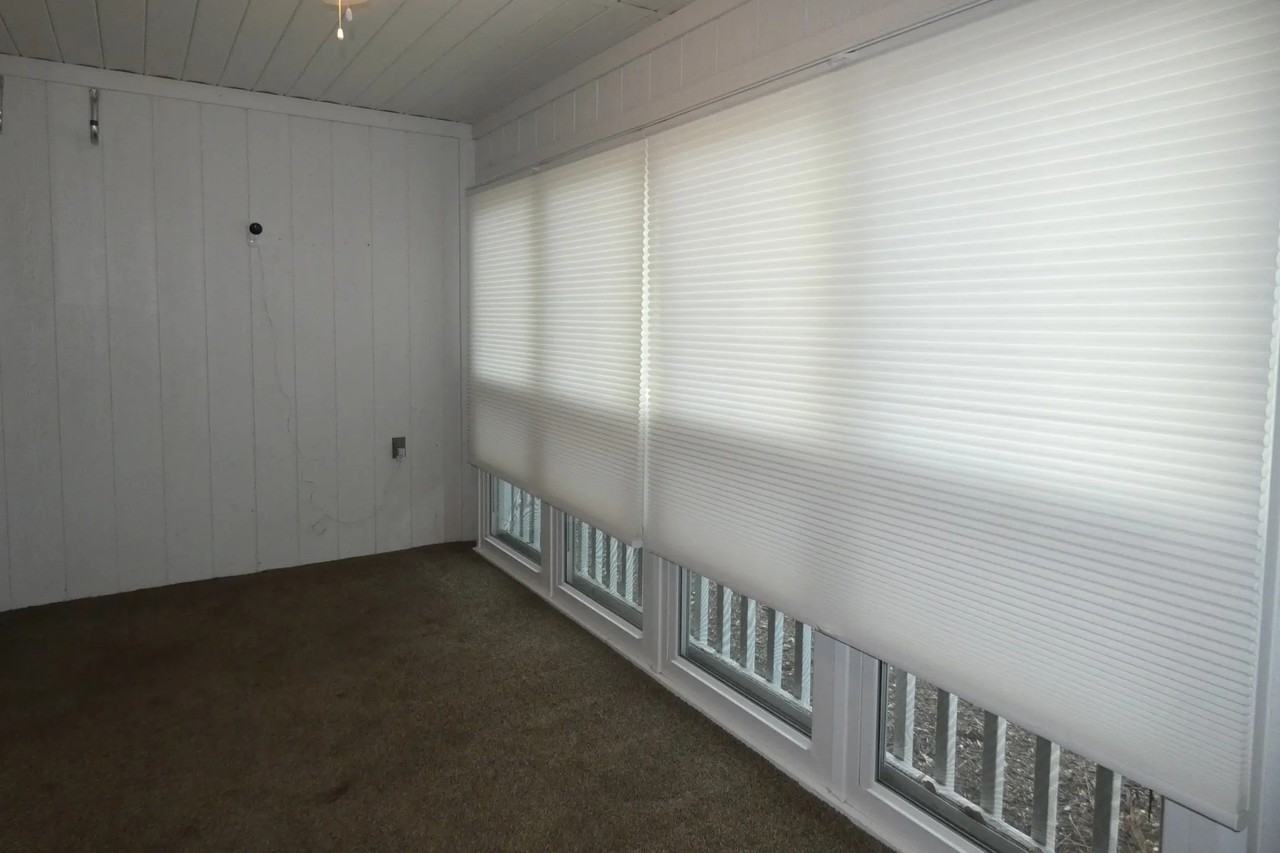 2483 Ne 68th St - Photo 3 of 21