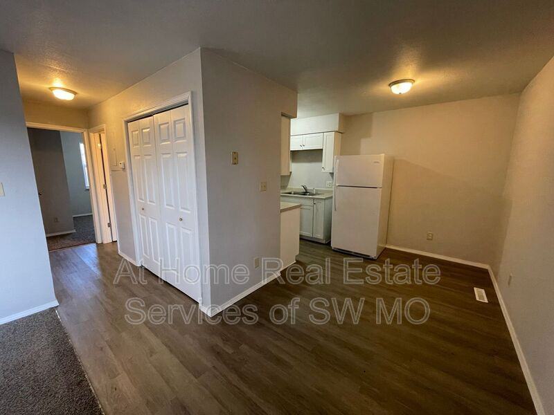 900 S Crutcher Ave #4 - Photo 3 of 7