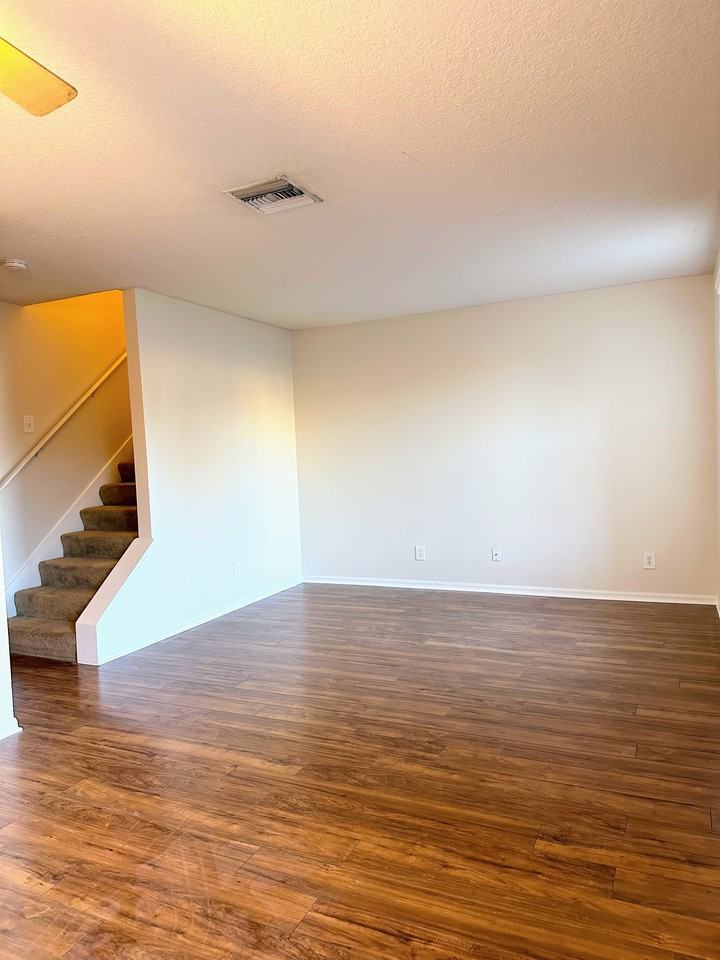 1139 Baronscourt Dr - Photo 3 of 23