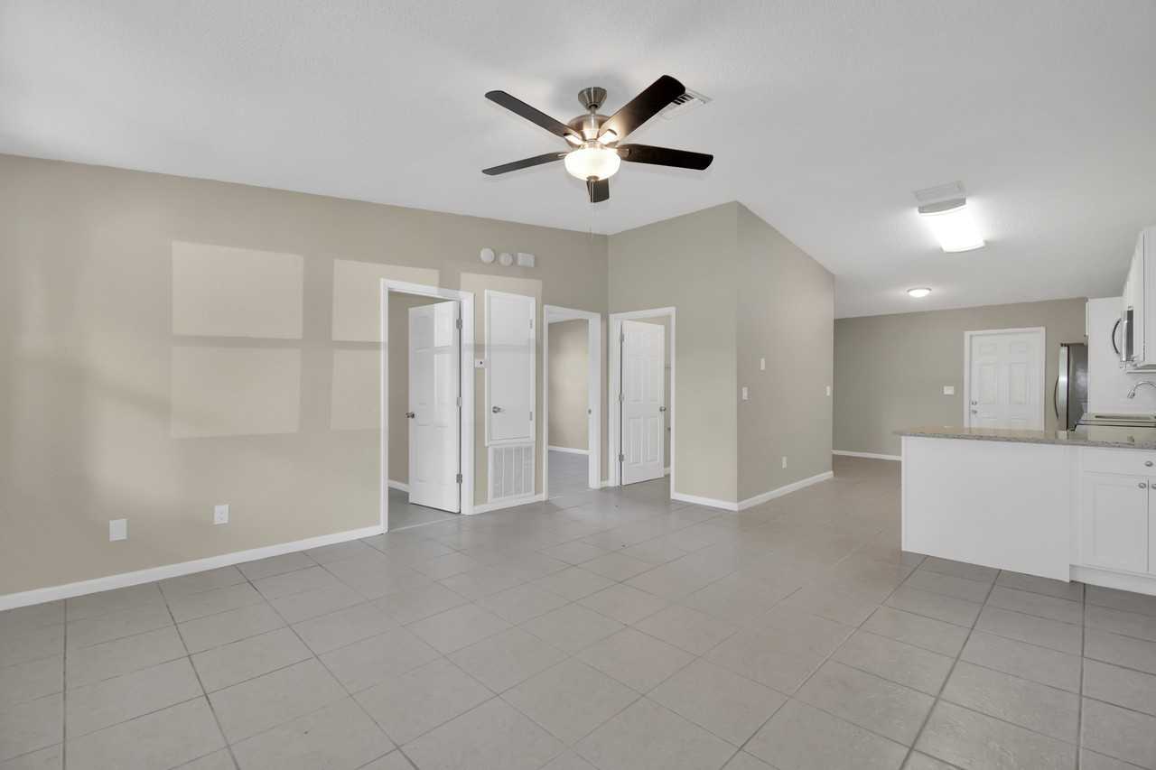 645 N Arnold Ave - Photo 2 of 10