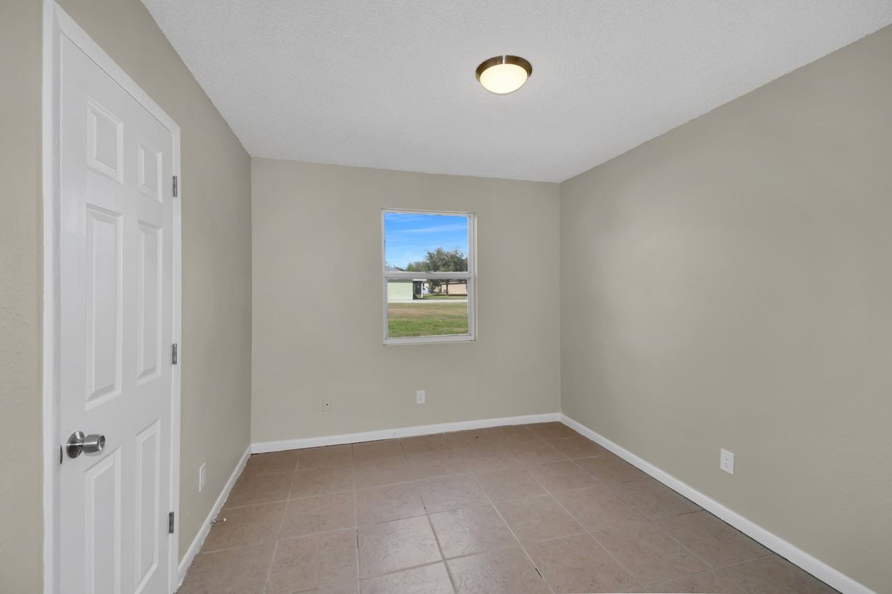 645 N Arnold Ave - Photo 5 of 10