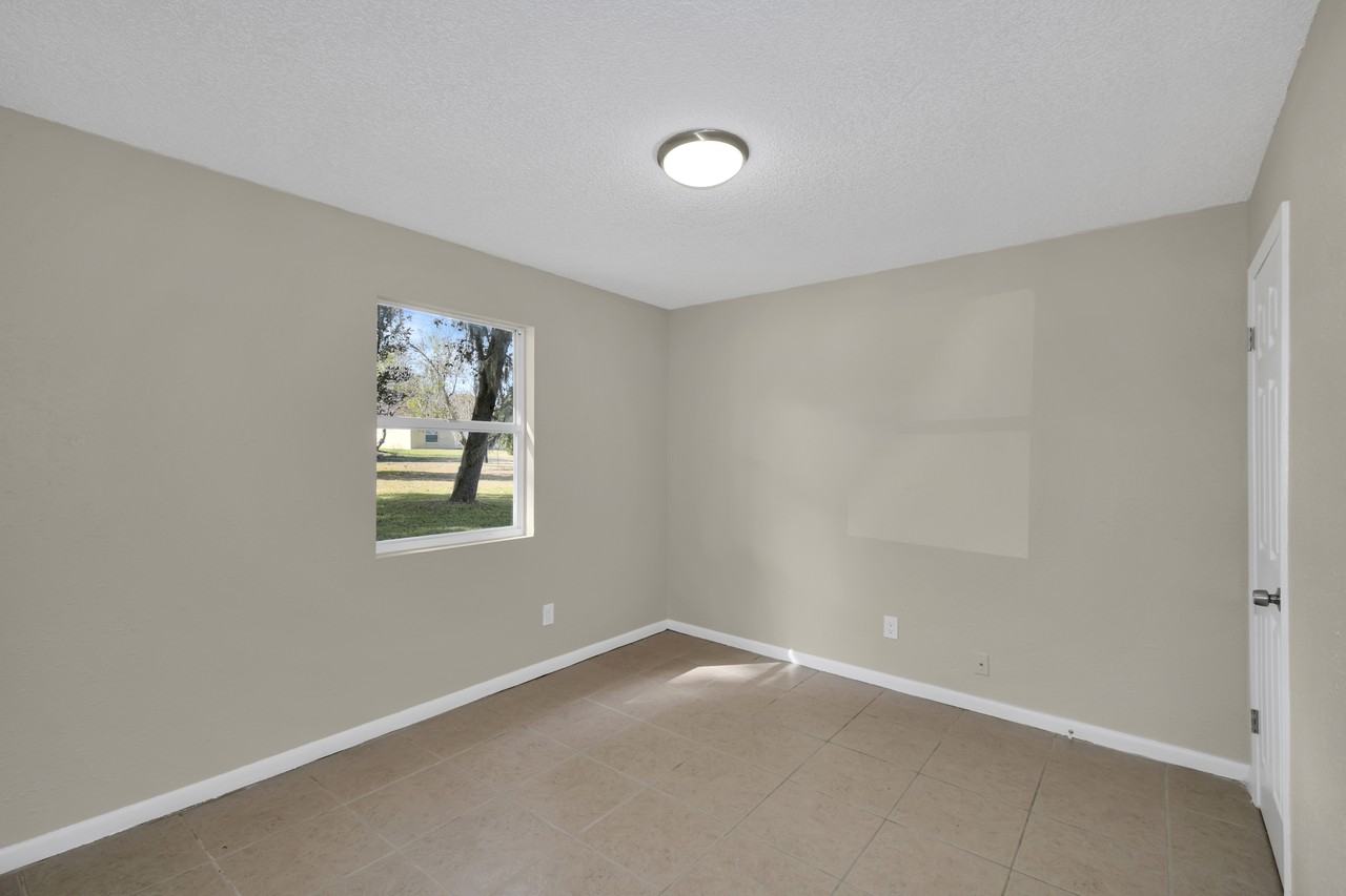 645 N Arnold Ave - Photo 6 of 10