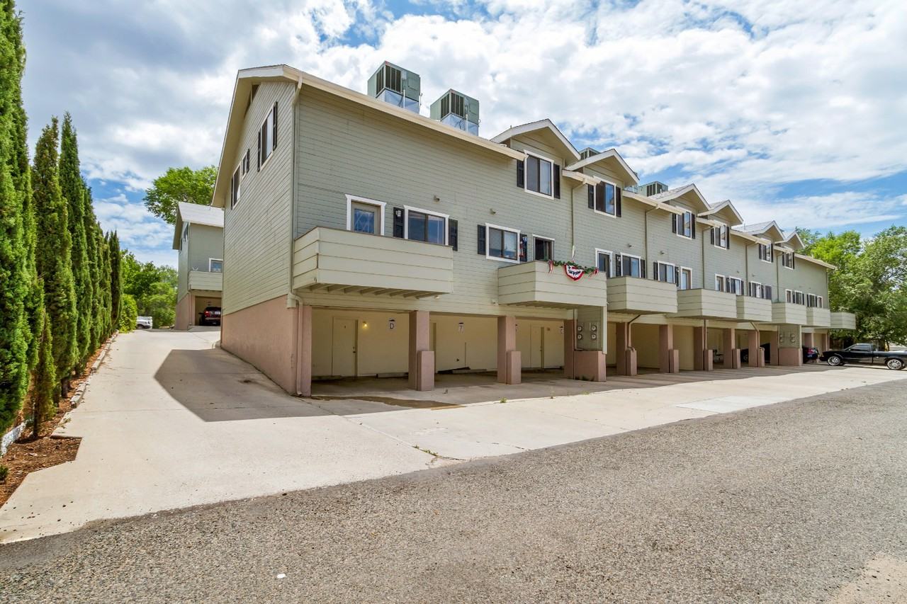 318 S Marina St - Photo 2 of 2