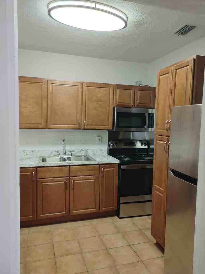 1101 W Cypress St - Photo 2 of 8