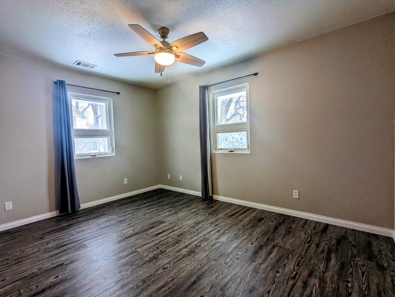 1107 57Th Ave N - Photo 3 of 5