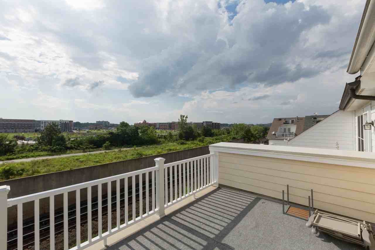 1760 Potomac Greens Dr - Photo 2 of 24