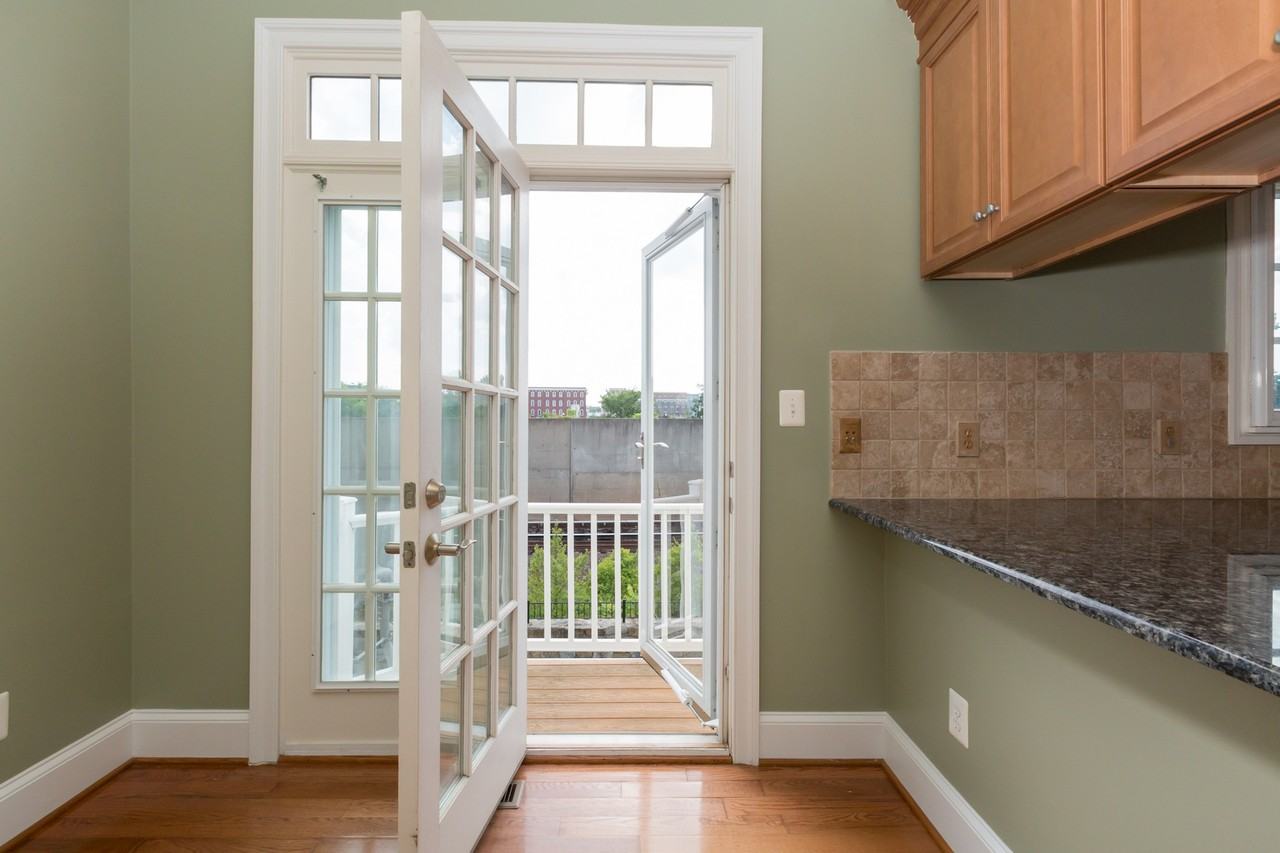 1760 Potomac Greens Dr - Photo 3 of 24