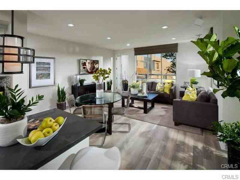 5550 Strand - Photo 2 of 7