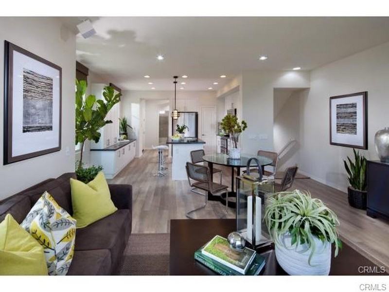 5550 Strand - Photo 3 of 7