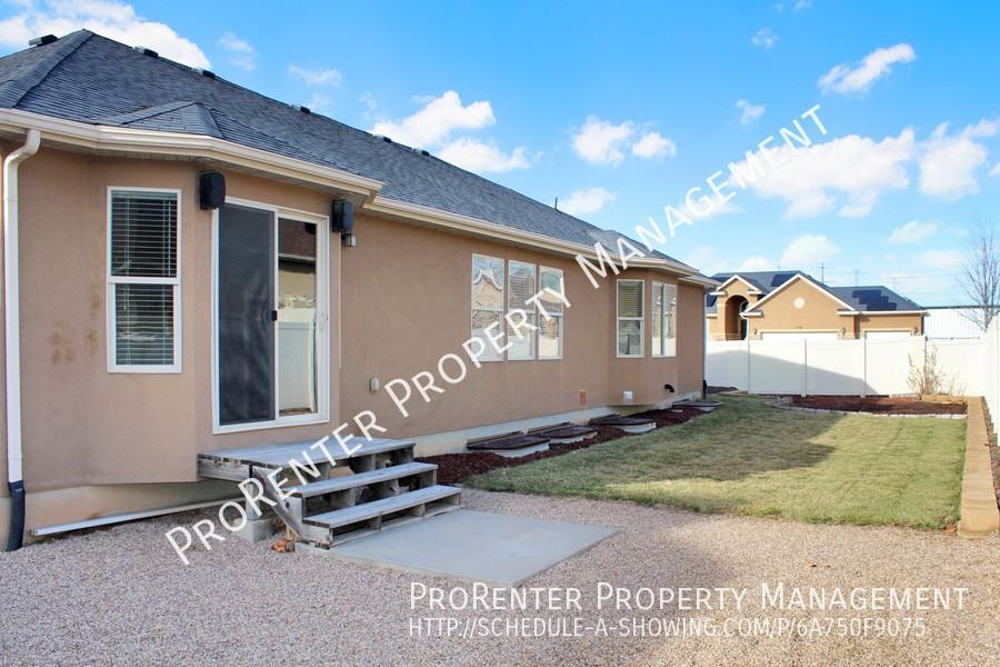 1873 Bluff Ridge Dr - Photo 2 of 34