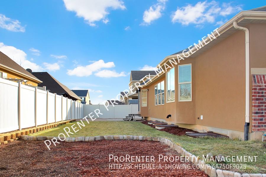 1873 Bluff Ridge Dr - Photo 3 of 34