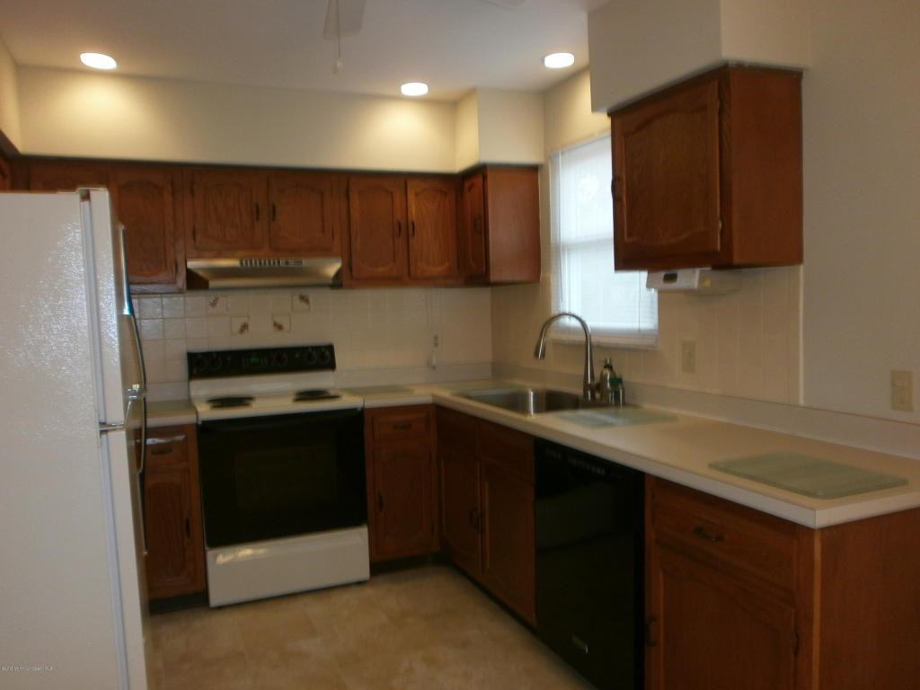 35B Easton Dr - Photo 2 of 11