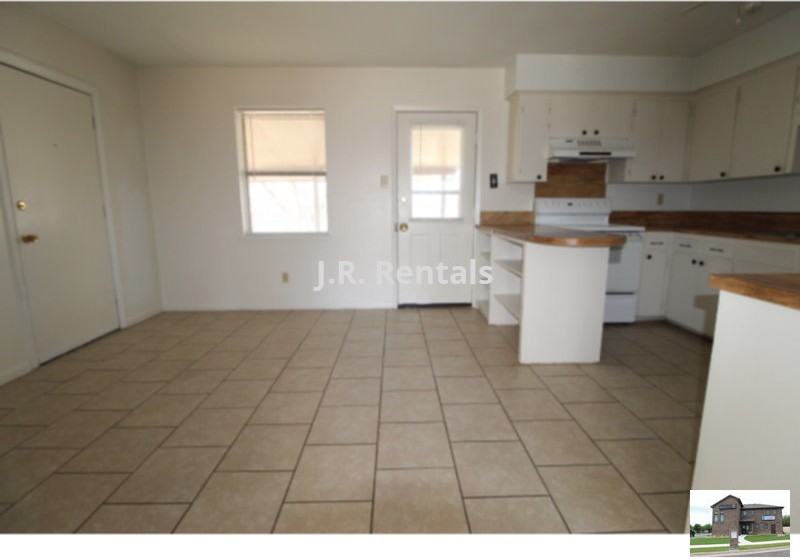 803 Michelle Dr - Photo 4 of 33
