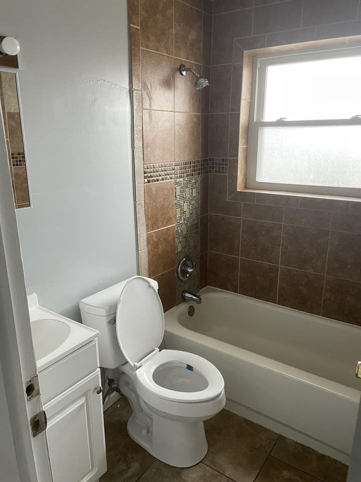 1303 Chardon Ct #C - Photo 7 of 11
