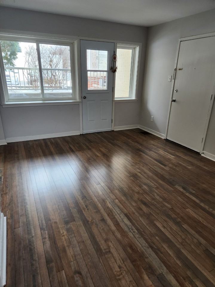 Manor Park Estates Apartments 231D Brittany Dr, Ottawa, ON K1K 0R8