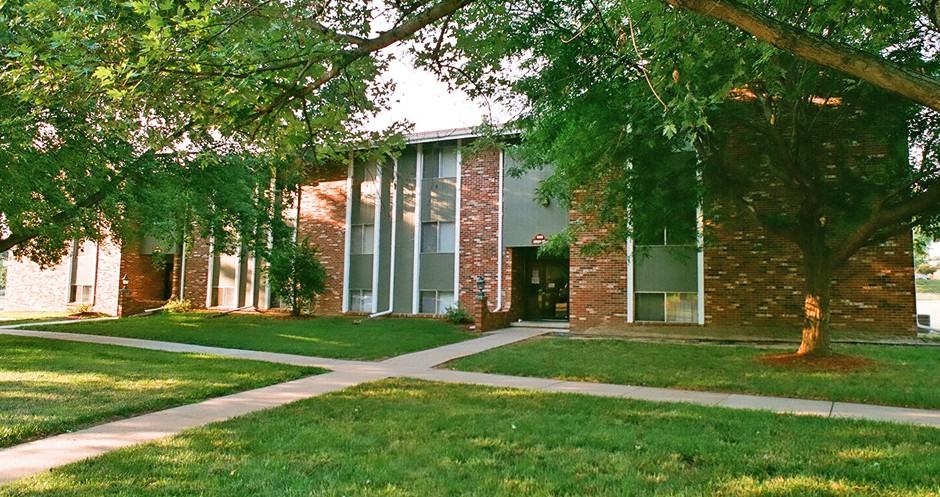 The Inverness Apartments - Photo 2 of 10