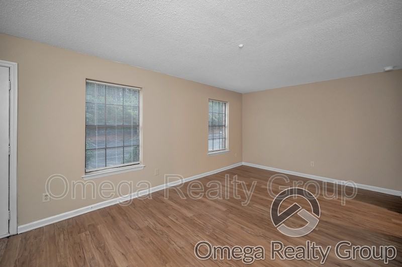 1827 Carson Rd #6 - Photo 5 of 27