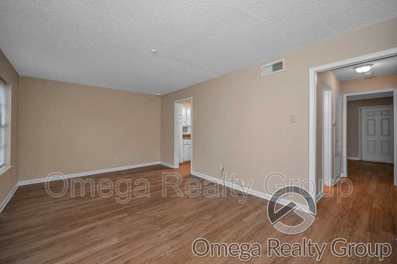 1827 Carson Rd #6 - Photo 6 of 27