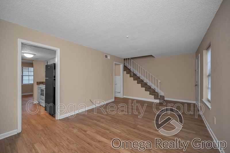 1827 Carson Rd #6 - Photo 7 of 27