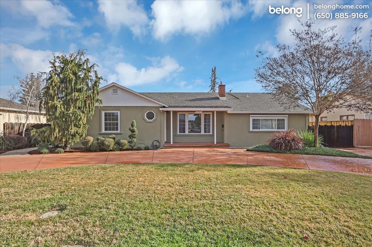 972 Emerald Way - Photo 2 of 42