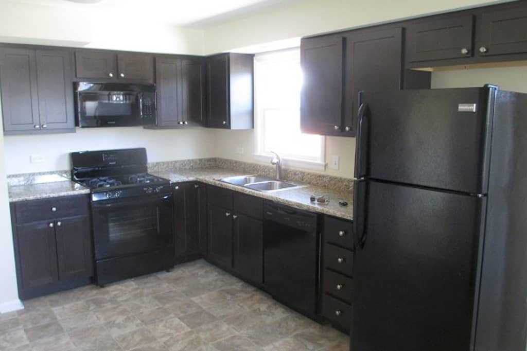 16518 Ellis Ave - Photo 3 of 13