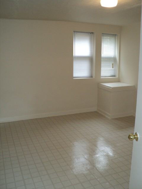 4601 Blaine St Ne #1 - Photo 6 of 8