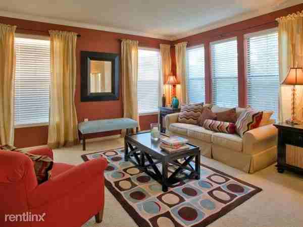 E. Northwest Highway & Shady brook LN Apartments E Northwest Hwy