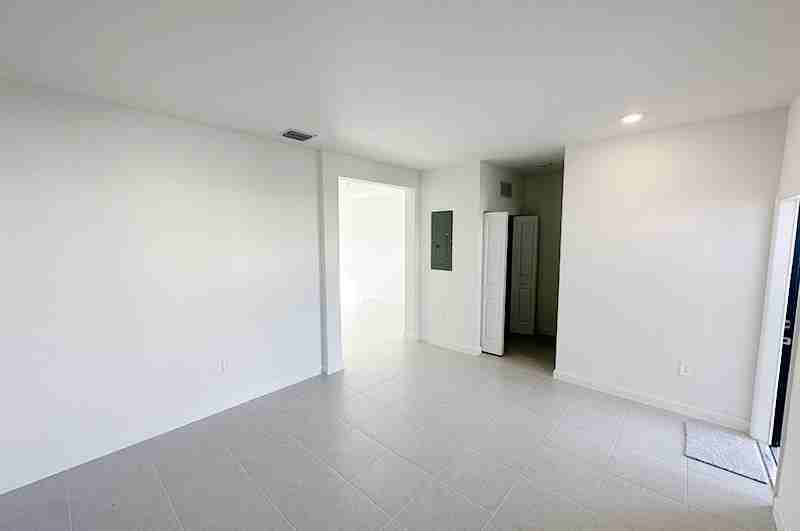 12432 12432 Northwest 23rd Court - 12432clientes@realtymiamigroup.com #12432 - Photo 6 of 27