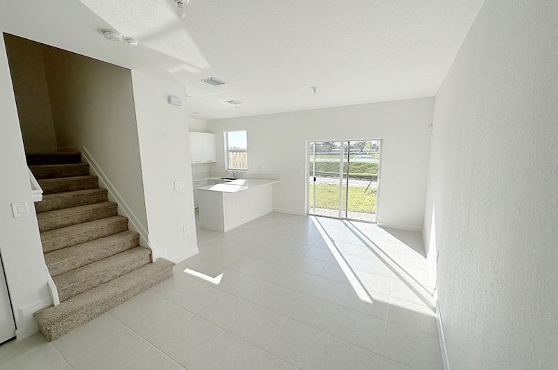 12432 12432 Northwest 23rd Court - 12432clientes@realtymiamigroup.com #12432 - Photo 4 of 27