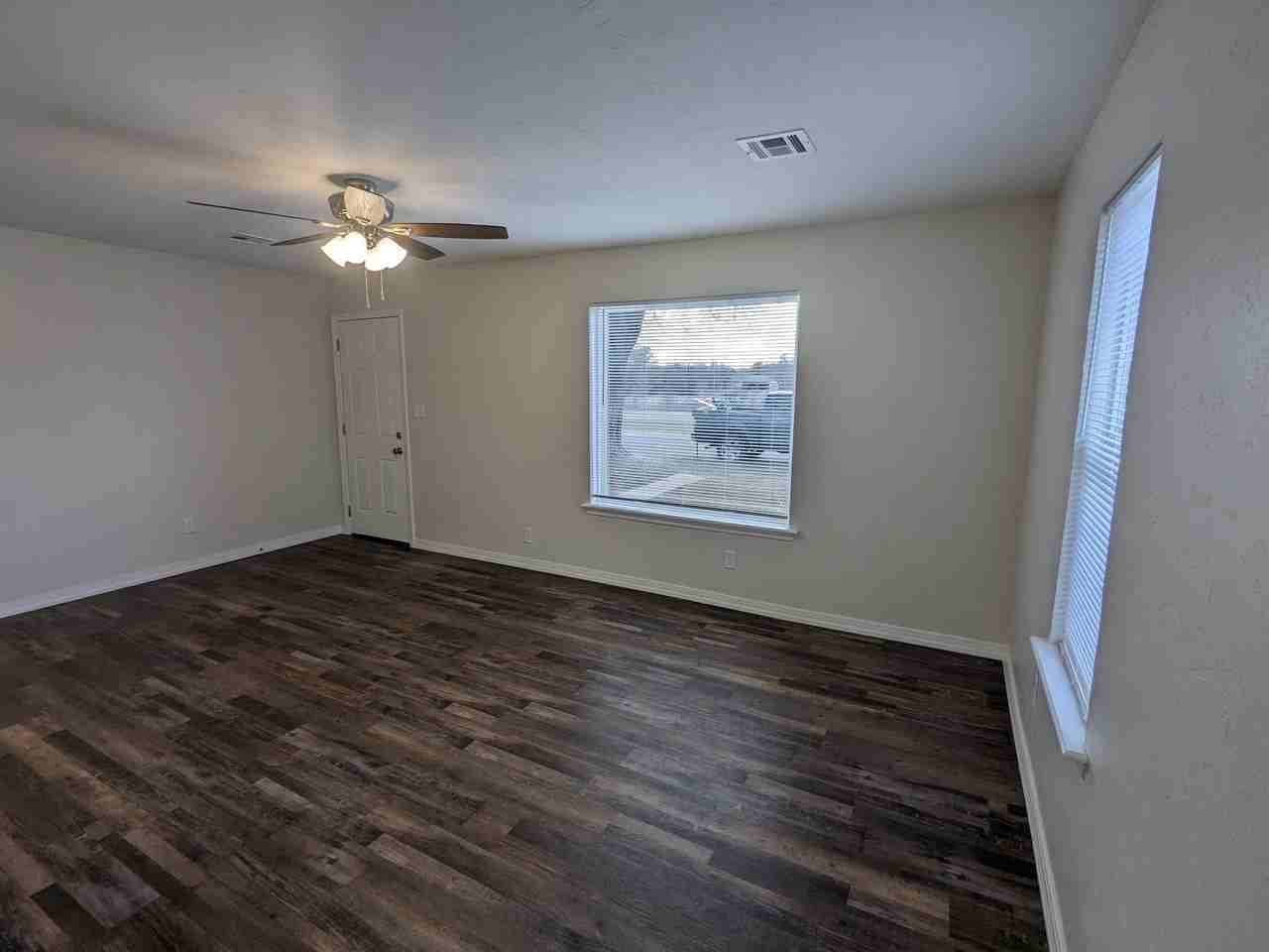 835 S Burdick St #1 - Photo 3 of 14