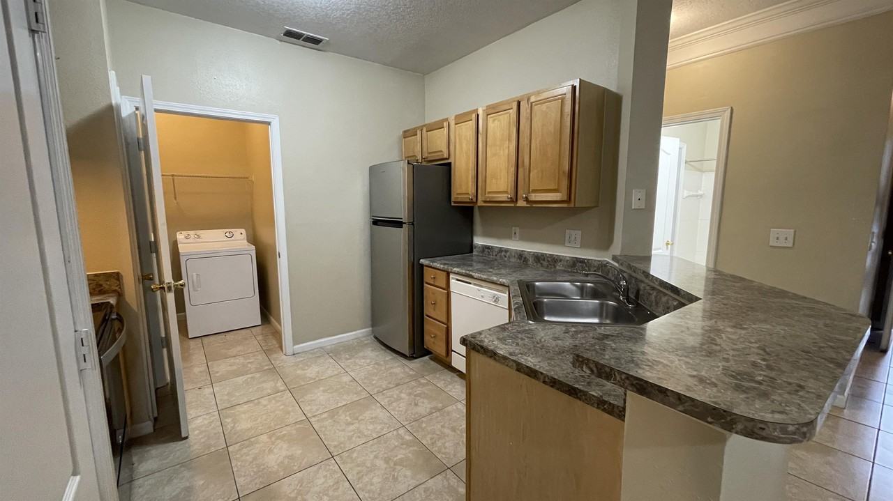17954 Villa Creek Dr #17954 - Photo 5 of 34