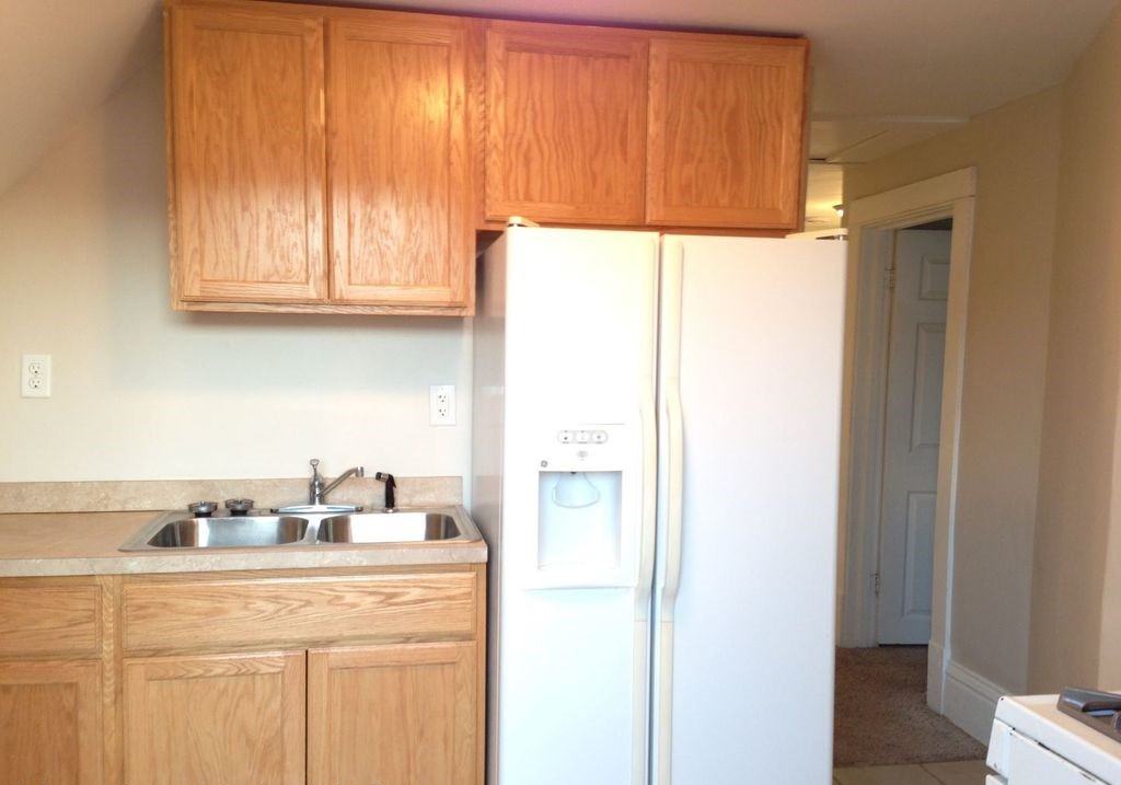 2211 Queen Ave N #2 - Photo 2 of 11