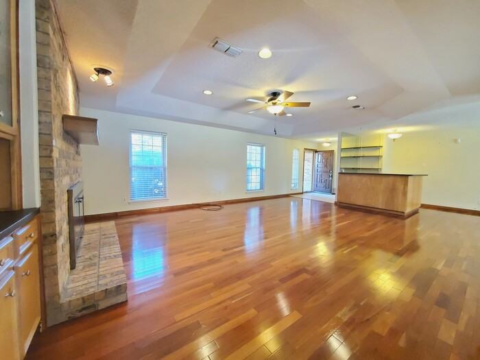 5620 Ledgestone Dr - Photo 3 of 17
