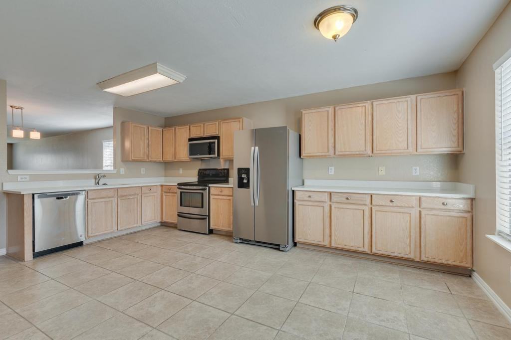 5536 Camarillo Dr - Photo 7 of 20
