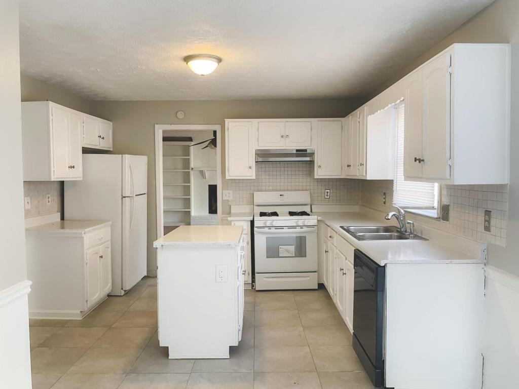 2021 Hunters Cove Dr - Photo 6 of 20