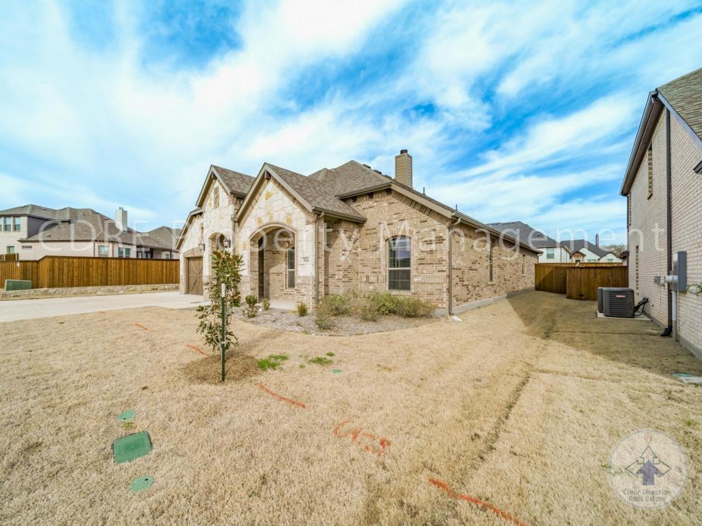 3024 Capital Hill Dr - Photo 3 of 36