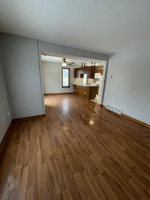 2208 18th Ave Se - Photo 3 of 27