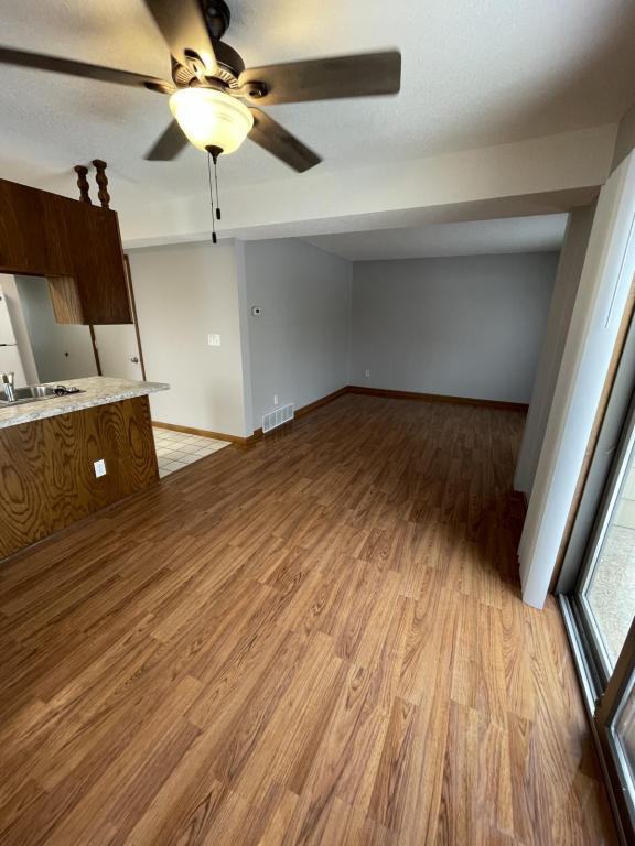 2208 18th Ave Se - Photo 4 of 27