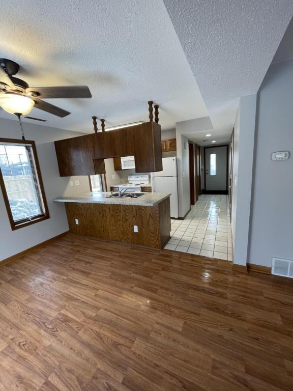 2208 18th Ave Se - Photo 2 of 27