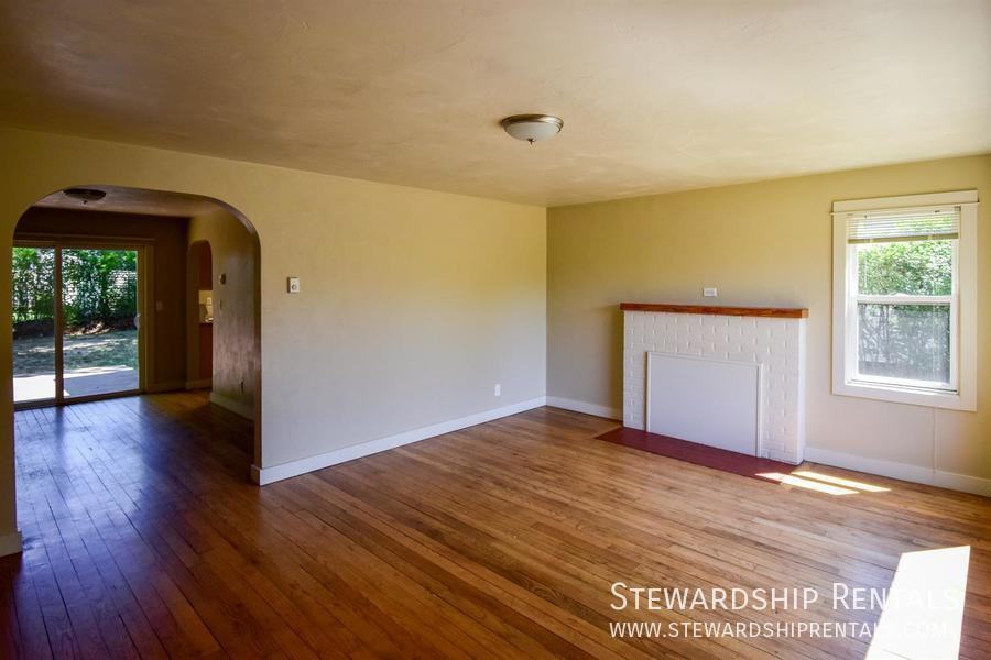 2273 Hilyard St - Photo 2 of 22