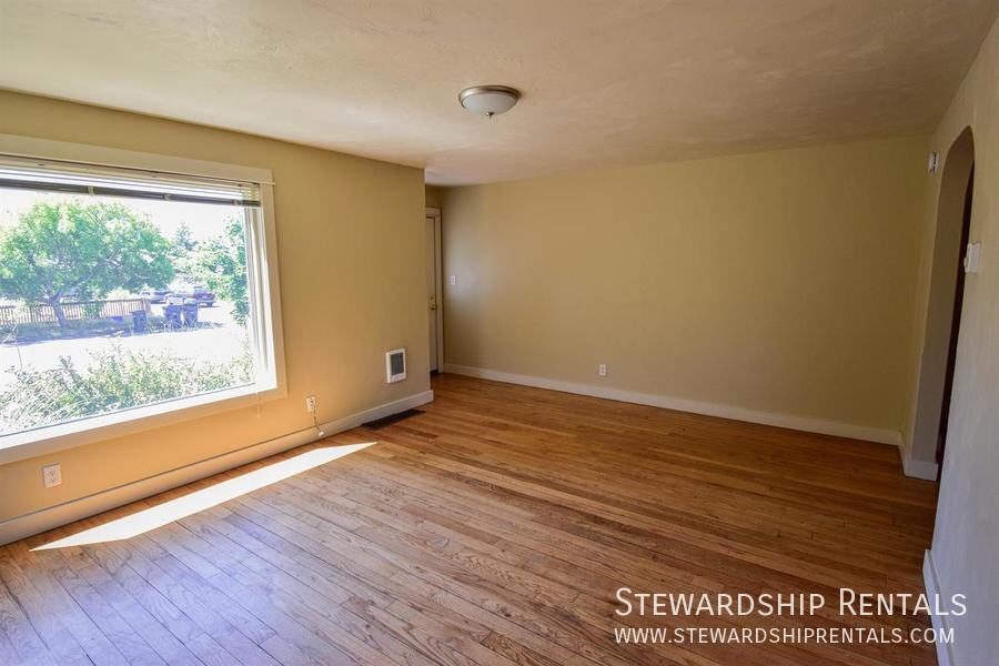 2273 Hilyard St - Photo 3 of 22