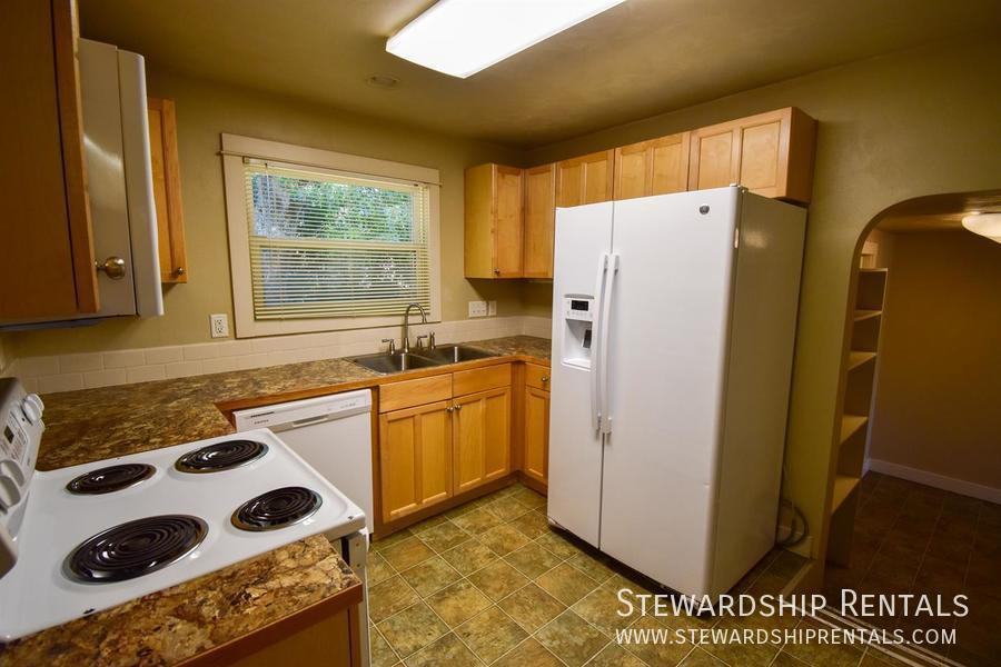 2273 Hilyard St - Photo 5 of 22