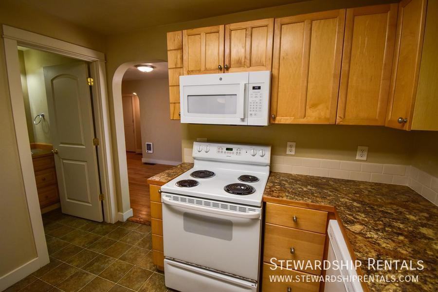 2273 Hilyard St - Photo 6 of 22